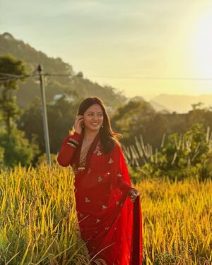 Prakriti Shrestha Instagram - I long for endless evening colors ☀️☀️
Saree: @innov8_ktm