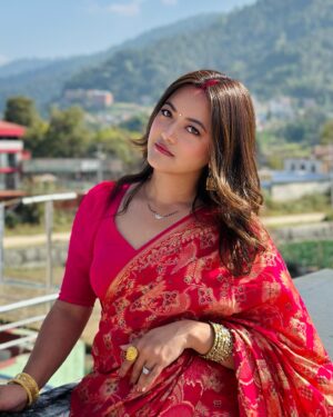 Prakriti Shrestha Instagram - In my head, I m still in Nepal 🇳🇵 ☁️ ⛰️

Esha Mangalsutra: @kajalnainafinejewelry