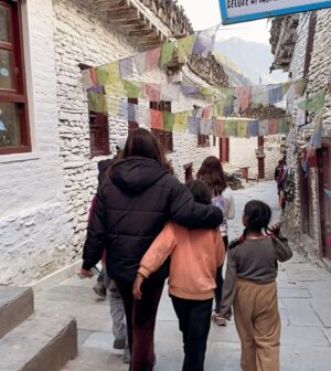 Prakriti Shrestha Instagram - Meet my lil friends from Marpha, Mustang. They were the sweetest munchkins who made my day and treated me the best. Hami Nepali ko khubi nai ho… jasko pani man pagalna sakne ☺️.. ki kaso? 😉
