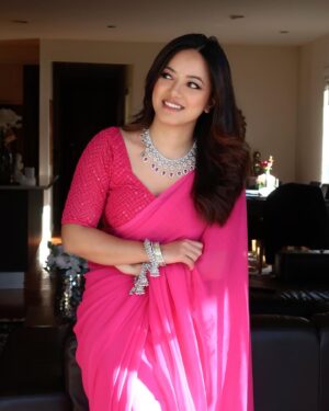 Prakriti Shrestha Instagram - Ko hola tyo…??