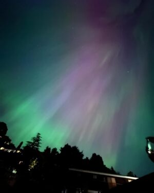 Pramila Jayapal Instagram - Incredible night sky with Aurora Borealis in west Seattle! Magical universe.🪄