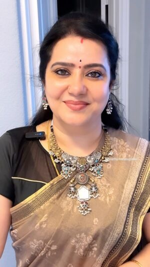 Pranathy Sadhanala Instagram - మాటే మంత్రము-నా అభిప్రాయం 🙏 #maatemantramu #myvoice #myvoicevibes #motivational #reelitfeelit #explorepage✨ #🖤🩶 #pranathymanasupalike