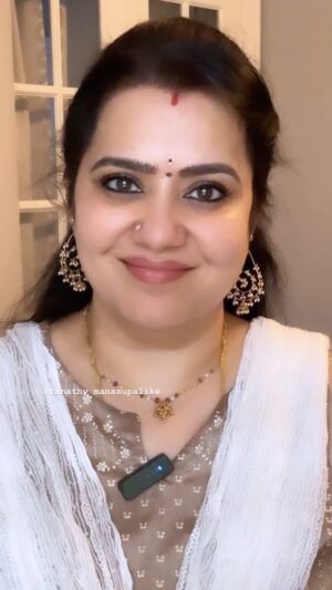Pranathy Sadhanala Instagram - నేను నవ్వడానికి నువ్వు బాధ పెట్టిన కారణాలే చాలు 😀 #maatemantramu #myvoice #motivational #motivationalquotes #reelitfeelit #bepositive #bebrave #pranathymanasupalike