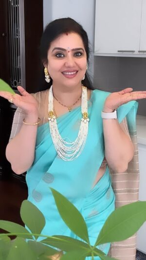Pranathy Sadhanala Instagram - శుభోదయం నేస్తాలు🩵 
ఈ చీర @mokshacouture నుండి 
ఈ ముత్యాలహారం @swapna_jewels నుండి
నచ్చితే ఒకసారి వాళ్ళ instagram IDsవెళ్లి చూడండి 🫶🏻
మరీ నచ్చితే కొనుక్కోండి🫶🏻
thank you @mokshacouture 
Thank you @swapna_jewels 
.
.
.
#goodmorning 
#godblessyouall 
#sareelove 
#jewelerycollection 
#mokshacouture 
#swapnajewels 
#reelitfeelit 
#pranathymanasupalike
