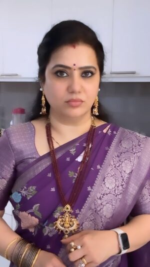 Pranathy Sadhanala Instagram - శుభోదయం నేస్తాలు 🫶🏻 ఏ కాప్షన్ అవసరం లేదేమో 😊💜 
saree details 

*Exclusive Only At Our Store*

Banarasi Pattu Saree with elegant Flower Weaving on all over the saree

Weaving polka butties on all over the saree

Weaving border on either side

Designer Tassles Attached on pallu

Rich & Elegant Weaving pallu

Teamed with brocade blouse piece

 Free Shipping

jewelery @sai_srija_collections_97 
#goodmorning 
.
#godblessyouall 
.
#reelitfeelit 
.
#sasufashions 
.
#saisrijacollections_97 
.
#pranathymanasupalike