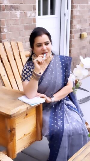 Pranathy Sadhanala Instagram - తడుముతోంది తడుముతోంది 🫶🏻 
కోడలు పిల్లా మరెన్నో  మంచి పాటలు చేయాలి.
proud of you and god bless you యామిని @yamini.e.r 
 Saree @havni_collections 
#tadumuthondi #eryamini #lovesongs❤️ #reelitfeelit #explorepage✨ #pranathymanasupalike