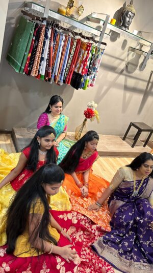 Pranathy Sadhanala Instagram - మా బంగారాలతో కన్నా నిదురించరా 💙🩵🩷❤️🧡 
dress courtesy by @mokshacouture 
@jyothireddyoffi 
#goodnight 
.
#kannanidurinchara 
.
#reelitfeelit 
.
#pranathymanasupalike