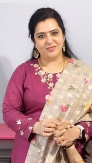 Pranathy Sadhanala Instagram - నా ధైర్యం నువ్వు #nuvvunuvvu #mystrength #myhusband #pranathymanasupalike