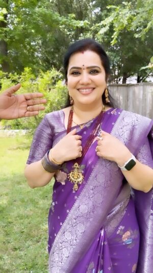 Pranathy Sadhanala Instagram - ఇంట్లో అందరి గురించి ఆలోచించేది నేనే మరి 🫶🏻😀 

saree details 
*Exclusive Only At Our Store*

Banarasi Pattu Saree with elegant Flower Weaving on all over the saree

Weaving polka butties on all over the saree

Weaving border on either side

Designer Tassles Attached on pallu

Rich & Elegant Weaving pallu

Teamed with brocade blouse piece

 Free Shipping

jewelery @sai_srija_collections_97 

#happyugadi #ugadispecial #maheshdheera #krodhinamasamvathsaram #stayblessed #pranathymanasupalike 
#myfamilymylife #lovemakeslifebeautiful #blessedlife #pranathymanasupalike