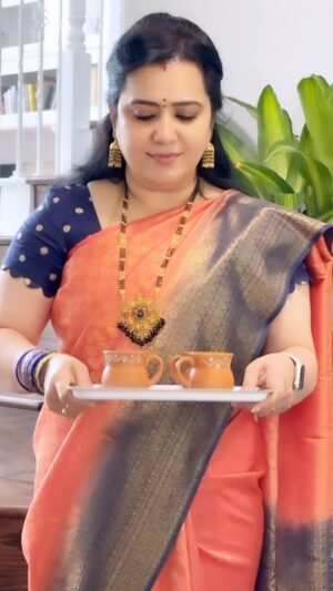 Pranathy Sadhanala Instagram - On request @tvsvijji మా శ్రీవారే వీడియో తీస్తున్నారు లెండి.చూపులు బాగా అయ్యాయి🤣
@jaanu_joshi_jewellery 

Black beads price 720 $

Wholesale jewellery

For order enquiry 7019548275
#kodandaramudantakommalala 
#subhalagnam 
#reelitfeelit 
#onrequest 
#explorepage 
#jaanujoshijewelley 
#pranathymanasupalike