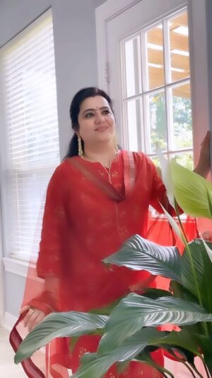 Pranathy Sadhanala Instagram - శుభోదయం నేస్తాలు❤️ #goodmorning #godblessyouall #pranathymanasupalike
