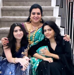 Pranathy Sadhanala Instagram - శుభోదయం నేస్తాలు 🫶🏻నా సంతోషానికి చిరునామా 🫶🏻 #goodmorning #godblessyouall #blessedlife🙏 #mydarlingdaughters #🫶🏻 #pranathymanasupalike