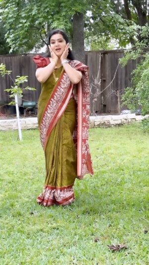 Pranathy Sadhanala Instagram - శుభోదయం నేస్తాలు💚💛 @sri_lns_brand_jewellery 
మువ్వల హారం అదిరింది.బంగారం లాగే ఉంది .బంగారం ధరలు ఆకాశాన్ని తాకుతున్న ఈ టైంలో ఇలాంటి హారాలు మేలు 😊

Whatsapp:- 6300863457
 
Page:-Sri LNS Brand Jewellery

No calls only WhatsApp

#goodmorning 
.
#godblessyouall 
.
#srilnsjewellery 
.
#jewelerycollection 
.
#pranathymanasupalike