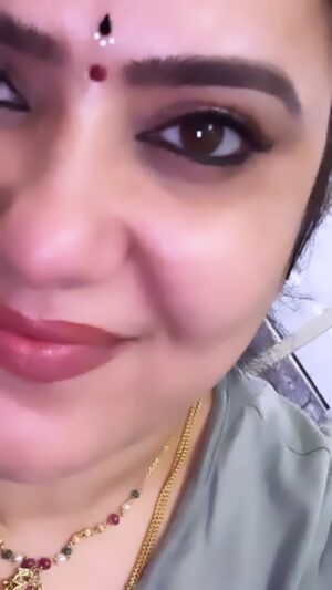 Pranathy Sadhanala Instagram - ఈ ముక్కుపుడక So Special అన్నమాట.అందుకే ఈ వీడియో అన్నమాట 
Love you akka @rjarchana92.7fm_hyderabad #sisterslove #sospecial #thankyou #reelitfeelit #mukkupudaka #pranathymanasupalike