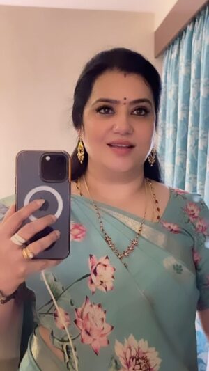 Pranathy Sadhanala Instagram - శుభోదయం నేస్తాలు 🩵💚 
Saree @maguvasvastranidhi 
#goodmorning 
#godblessyouall 
#maguvasvastranidhi 
#pranathymanasupalike