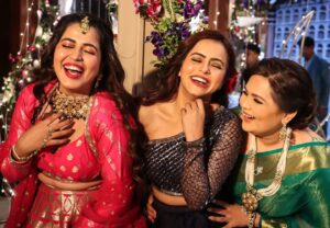 Pratiksha Rai Instagram - Happy Us ❤️❤️❤️

@radhika_chhabra_rads ❤️
@parigalaasgaonnkar💚