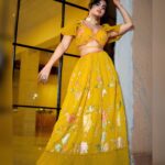 Pratiksha Rai Instagram - बिखरने का मुझको शौक़ है बड़ा…, समेटेगा मुझको तू बता ज़रा !!! @makeover_rituu