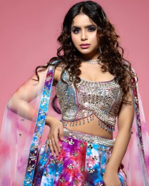 Pratiksha Rai Instagram - Outfit- @paaneri_dadar 
Mua - @makeover_rituu 
Hairstylish- @makeup_hair_by_uma 
📸- @chetanpsanap 
Editing - @loki_captures_ / @lokesh_learns 
Studio - @studio7s7 
Jewellery - @artsy_rental_jewellery