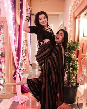 Pratiksha Rai Instagram - 🖤🖤 कभी सौतन कभी सहेली 😃
.
.
.
.
.
.
.
.

#friendsforever