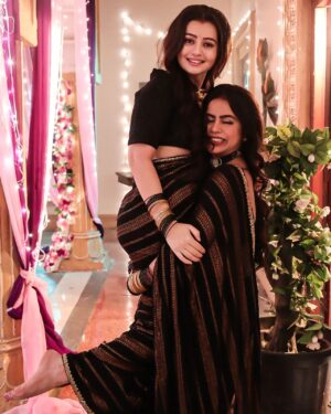 Pratiksha Rai Instagram - 🖤🖤 कभी सौतन कभी सहेली 😃
.
.
.
.
.
.
.
.

#friendsforever