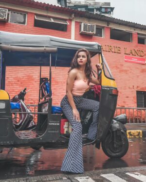 Pratiksha Rai Instagram - Toh Aaj kaha chalein …????

#summervibes#sumeroutfit#floraldresses#colourfuldress#hat#mumbai#actorlife#photoshoot#outdoorshoot#potraitshoot#portraitphotography#pratiksharai#indiantelevision