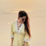 Pratyusha Paul Instagram - 𝘢 𝘭𝘰𝘷𝘦 𝘭𝘦𝘵𝘵𝘦𝘳 𝘵𝘰 𝘨𝘰𝘭𝘥𝘦𝘯 𝘴𝘬𝘪𝘦𝘴..💌🌞🐌🌴🌅🧺 . . . . . . . . . . . . . . #beach #beachvibes #sunset #beachgirl #sunsetgirl #sunstechaser #vacation #sunday #goldenhour