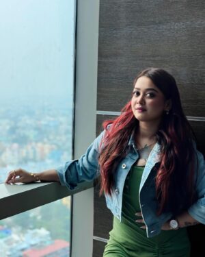 Pratyusha Paul Instagram - 𝘈𝘯𝘥 𝘵𝘩𝘦𝘺 𝘬𝘦𝘦𝘱 𝘢𝘴𝘬𝘪𝘯𝘨 𝘮𝘦 𝘸𝘩𝘦𝘳𝘦 𝘩𝘢𝘱𝘱𝘪𝘯𝘦𝘴𝘴 𝘤𝘢𝘯 𝘣𝘦 𝘧𝘰𝘶𝘯𝘥, 𝘣𝘶𝘵 𝘭’𝘮 𝘯𝘰 𝘭𝘰𝘯𝘨𝘦𝘳 𝘵𝘳𝘺𝘪𝘯𝘨 𝘵𝘰 𝘧𝘪𝘯𝘥 𝘩𝘢𝘱𝘱𝘪𝘯𝘦𝘴𝘴 𝘐 𝘫𝘶𝘴𝘵 𝘢𝘱𝘱𝘳𝘦𝘤𝘪𝘢𝘵𝘦 𝘸𝘩𝘦𝘳𝘦 𝘪 𝘢𝘮 𝘢𝘯𝘥 𝘵𝘩𝘦𝘯 𝘩𝘢𝘱𝘱𝘪𝘯𝘦𝘴𝘴 𝘧𝘪𝘯𝘥𝘴 𝘮𝘦..🧚🏻‍♀️🦋🌿☀️🧘🏻‍♀️🌇🌻
.
.
.
.
.
.
.
.
.
.
.
.
#postivevibes #ontopoftheworld #believe #quotes #pratyushapaul #deepquotes #positivethoughts #universe #actorslife