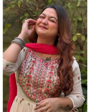 Pratyusha Paul Instagram - নতুন করে শুরু হোক সব। শুভ নববর্ষ ১৪৩১। নতুন বছরের শুভেচ্ছা জানাই সকলকে।🪷🦢🌾☀️