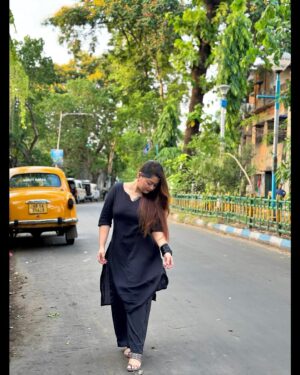 Pratyusha Paul Instagram - Dekhte hi rahoge ya kuch bologe bhi???🕊️🪶🪞🖤✨
.
.
.
.
.
.
.
.
.
.
.
.
.
.
.
.
.
.
.
.
.
.
.
#desi #black #suit #fashion #desiaesthetic #desigirl #salwarsuit #instagood #instamood #explore #foryou #instagram #ootd #indian #ethnic #minimalism #love