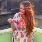 Pratyusha Paul Instagram - 𝘔𝘢𝘺 𝘵𝘩𝘦 𝘤𝘰𝘭𝘰𝘶𝘳𝘴 𝘰𝘧 𝘏𝘰𝘭𝘪 𝘧𝘪𝘭𝘭 𝘺𝘰𝘶𝘳 𝘩𝘦𝘢𝘳𝘵 𝘸𝘪𝘵𝘩 𝘩𝘢𝘱𝘱𝘪𝘯𝘦𝘴𝘴, 𝘺𝘰𝘶𝘳 𝘴𝘰𝘶𝘭 𝘸𝘪𝘵𝘩 𝘱𝘦𝘢𝘤𝘦, 𝘢𝘯𝘥 𝘺𝘰𝘶𝘳 𝘭𝘪𝘧𝘦 𝘸𝘪𝘵𝘩 𝘭𝘰𝘷𝘦. 𝘏𝘢𝘱𝘱𝘺 𝘏𝘰𝘭𝘪..🎨💓🪅🌼 #holi #holi2024 #festivalofcolors #dolyatra #colorful #loveisintheair #explore