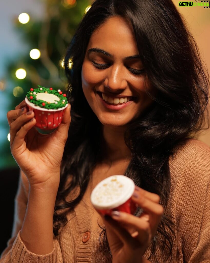 Preetha Instagram - Frozen in love✨🤍 with @thebrowniestudio.official ❤️ Captured @francisxavier_official 🔥 Embrace the festive spirit with these delectable Christmas and New Year hampers from the amazing cake brand in Chennai! @thebrowniestudio.official Indulge in the goodness of tree-shaped cakes, plum cakes, cupcakes, and more. 🎄 Christmas Hamper (₹999): Tree-Shaped cake Plum cake Gift Bag 🌟 Special Tree Cake & Plum Cake Hamper (₹999): Tree-Shaped cake Plum Cake Gift Bag 🎉 New Year Hamper (₹1499): Party Hat cake Party Hat Cupcakes - 2 nos Almond Cookies - 4 nos Melt in Cookies - 4nos Gift Bag Trust me, every bite is pure bliss! Pre-book now and treat your taste buds to a delightful celebration. 🎁🥳 #FestiveFlavors #DeliciousDelights #PreBookNow"