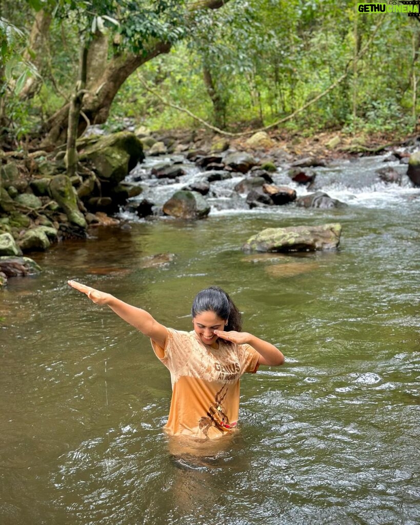 Preetha Instagram - ஓடும் நேரம் நிறுத்தி… ஆயுள் ரேக திருத்தி… காதல் செய்வன் கடத்தி… உன் ஒருத்தி நெருக்கம் இறப்பு வரைக்கும்…