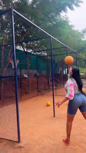 Preethi Kitchappan Instagram - Ale… ale ale ale…

#insta #instagram #instagood #réel #reelsinstagram #reelkarofeelkaro #reelitfeelit #instamood #basketball #mood #desi #trendingreels #viral #viralreels #reel #tamilsong #fyp #explore #explorepage