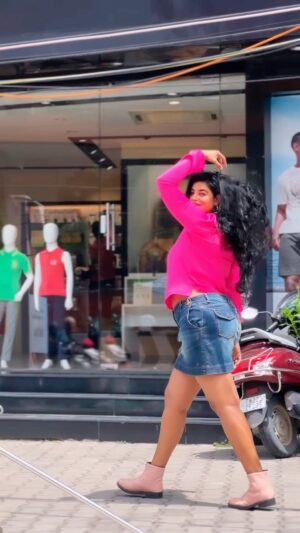 Preethi Kitchappan Instagram - For #hoynahoyna 

#hoynahoynasong #instagood #instareels #instagood #instamood #instadaily #barbie #barbiemovie #pink #minis #reelsvideo #reelitfeelit #reelkarofeelkaro #reelsinstagram #trending #viralreels #explore #explorepage #exploremore #instalove #tollywood #cinema #reelsindia #reelsviral #reels #sunshine