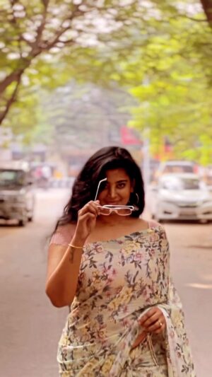 Preethi Kitchappan Instagram - Ethu vanthirunthalum… antha saree kattetu nadaka varala… I had to redo on the roads several several times…. She played me up😅 

Bloopzzz

#road #instagram #instagood #saree #sareelove #tamil #desi #love #reelsviral #reels #reelsinstagram #reelsindia #reelsitfeelsit #reelitfeelit #reelkarofeelkaro #reelsvideo #reelstamil #reelsviral #trending #sareefashion #sareelovers
