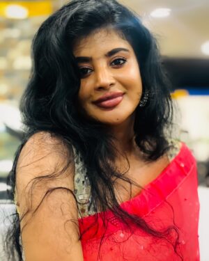 Preethi Kitchappan Instagram - Whatever you go into, you have to go in there to be the best.

#best #instagood #instagram #pic #picoftheday #pictureoftheday #instagramers #instalike #desi #saree #sareedraping #sareestyle #styling #elegance #instafashion #moodygrams #instamood #instafood #photoshoot #photographer #photography #peach #love #instago #explore #explorepage