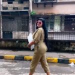 Preethi Kitchappan Instagram - Antha Arabi kadaloram….walking by the streets of the Arabian Sea…♥️ #anthaarabickadaloram #mumbai #mumbaikar #mumbaidairies #instagood #instagram #fyp #explore #explorepage #birthdaygirl #arrahman #rain #humma #instago #instagram #reels #reelsindia #reelitfeelit #reelkarofeelkaro #reelviral #reeltoreel #instareels