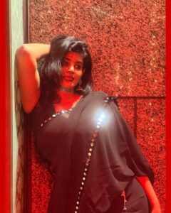 Preethi Kitchappan Instagram - Life is short so let my Pallu be long….. Six yards of simple sophistication 🖤🤍🖤 #sareelover #saree #black #sareelove #pic #picoftheday #instafashion #black #insta #instagram #explorepage #explore #trending #blacksaree #instamood #moodygrams #photo #photoshoot #photographer #instapic #instadaily