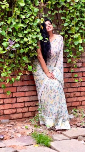 Preethi Kitchappan Instagram - Most requested…1 of 2….😎

#reels #reel #reelsinstagram #saree #sareelove #instagood #instagram #explorepage #rxplore #reelsexplore #reelsviral #trendingreels #vijayantony #vijayantonysongs #tamil #desi #tamilsong #instaphoto #instalike #instareels #reelsvideo #reelitfeelit #reelkarofeelkaro