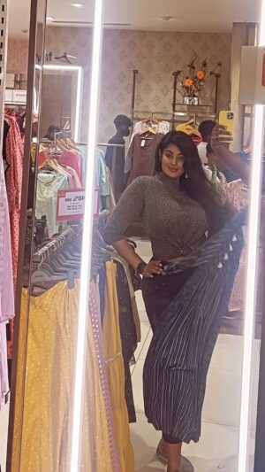 Preethi Kitchappan Instagram - Manam Virumbuthe unnai….

#instagood #instagram #explore #reelsexplore #reelsinstagram #reelsvideo #shopping #reelsviral #reelkarofeelkaro #reelitfeelit #reelsindia #selflove #newreels #reelsviral #reelsinsta #reelstrending #reels #instalove #instafashion #videooftheday #kpop #photooftheday