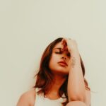 Preethiga Instagram - Chapter: ELINOR Ft. @_.preethiga 📸 @subi.sebastian_ #series #she #elinor #shininglight #subisebastian #preethiga #indoorshoot #photoshoot #instafashion