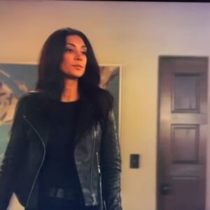 Preeti Desai Instagram - Charlie Bristow is definitely one of my favorite characters I’ve played to date. Swipe to see when you first meet her V her in action. @therookieabc on @abcnetwork & streaming on @hulu