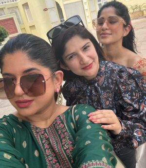 Preeti Singh Instagram - Happy Birthday @singh.neha23252019 di ♥️…
.
.
.
#happybirthday #famjam