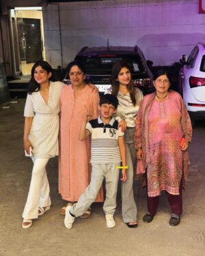 Preeti Singh Instagram - Late uploads but genuine vibes!♥️
.
.
.
#happymothersday #familia #blessed #grateful #countingmyblessings
