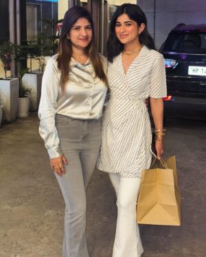 Preeti Singh Instagram - Late uploads but genuine vibes!♥️
.
.
.
#happymothersday #familia #blessed #grateful #countingmyblessings