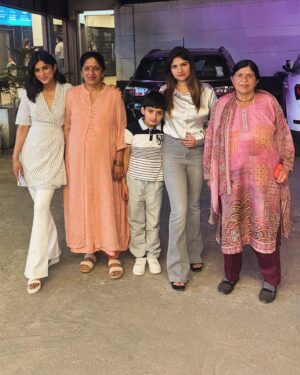 Preeti Singh Instagram - Late uploads but genuine vibes!♥️
.
.
.
#happymothersday #familia #blessed #grateful #countingmyblessings