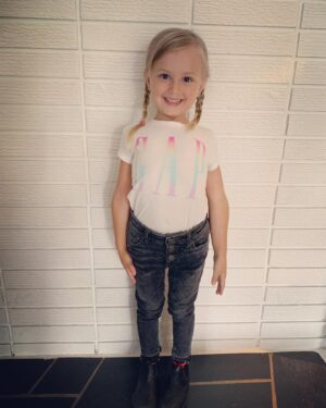 Presley Smith Instagram - I made it to Kindergarten!!!