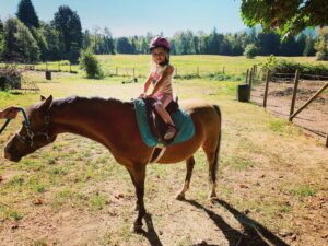 Presley Smith Instagram - Horseback riding lessons for this gal 🐎💕