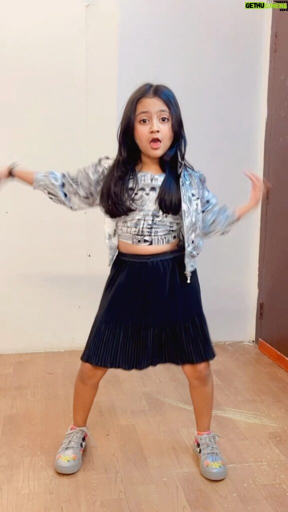 Princy Prajapati Instagram - 🤍🖤….. 👗: @tinybabyindia #reels #trending #viral #anupamaa