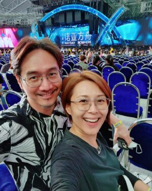 Priscelia Chan Instagram - It was a memorable Sunday night at 五月天“诺亚方舟10周年进化复刻版”演唱会 ❤️🔥🔥🔥😍😎✨️🎉🌻❤️ 那么真挚，有温度又振奋人心的演唱会。。真的让我们度过了难忘的夜晚。谢谢你们在地球上出现，五月天！✨️✨️✨️✨️✨️